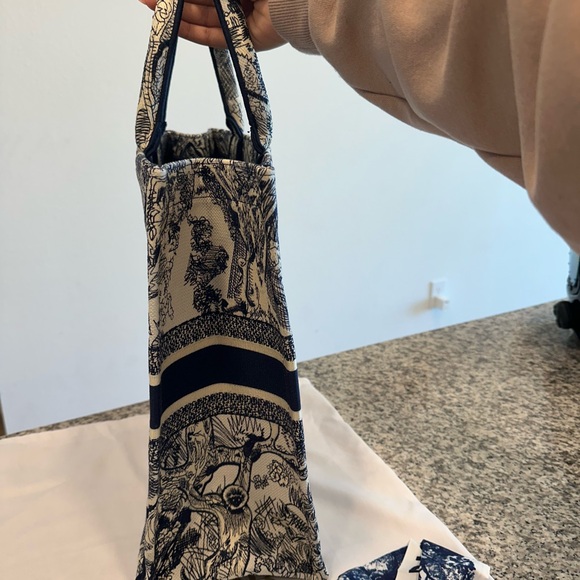 Navy Dior book Tote !!💙 - Picture 6 of 10